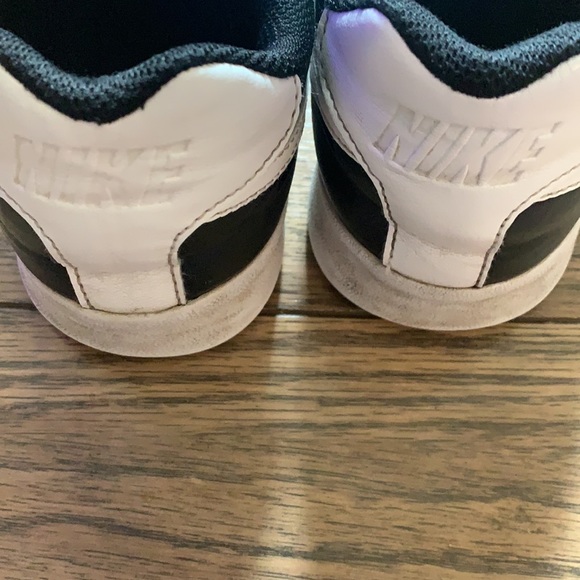 Nike shoes - Picture 3 of 4